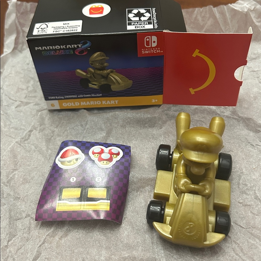 Nintendo Switch Gold Mario Kart - Mario Kart 8 Deluxe - Picture 2 of 3